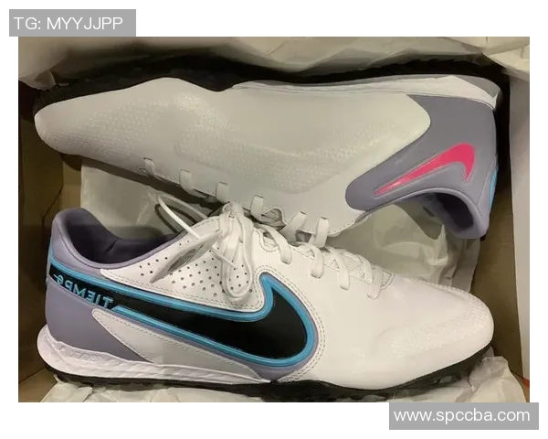 双色鞋足球鞋的风靡与球星穿搭分析:谁是这一趋势的引领者 双色鞋足球鞋的风靡与球星穿搭分析:谁是这一趋势的引领者